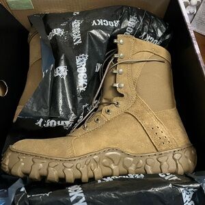 Men’s military boots, NIB, size 8